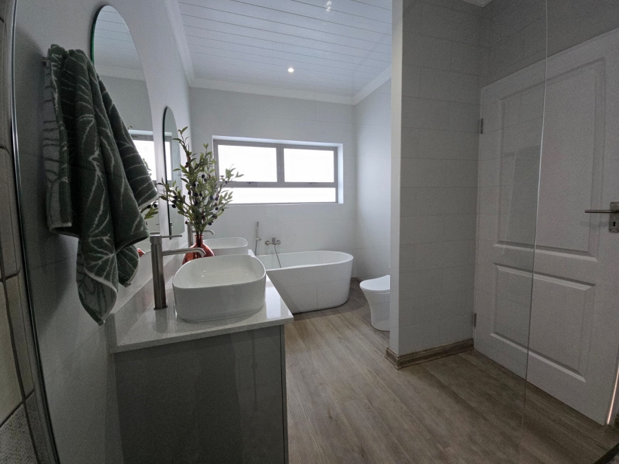 3 Bedroom Property for Sale in Stilbaai Wes Western Cape